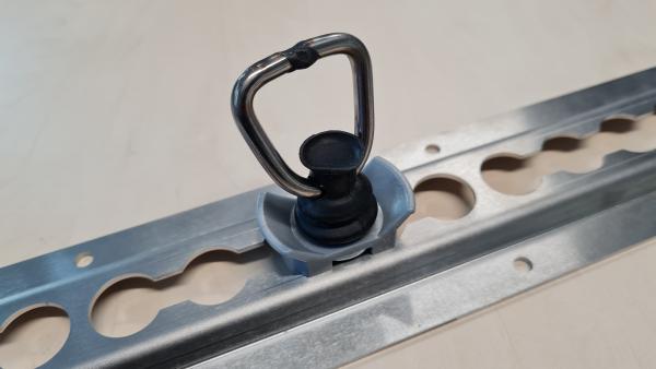 Halterung mit Ring für Airlineschinen grau LC 450 daN Bruchkraft 900 daN